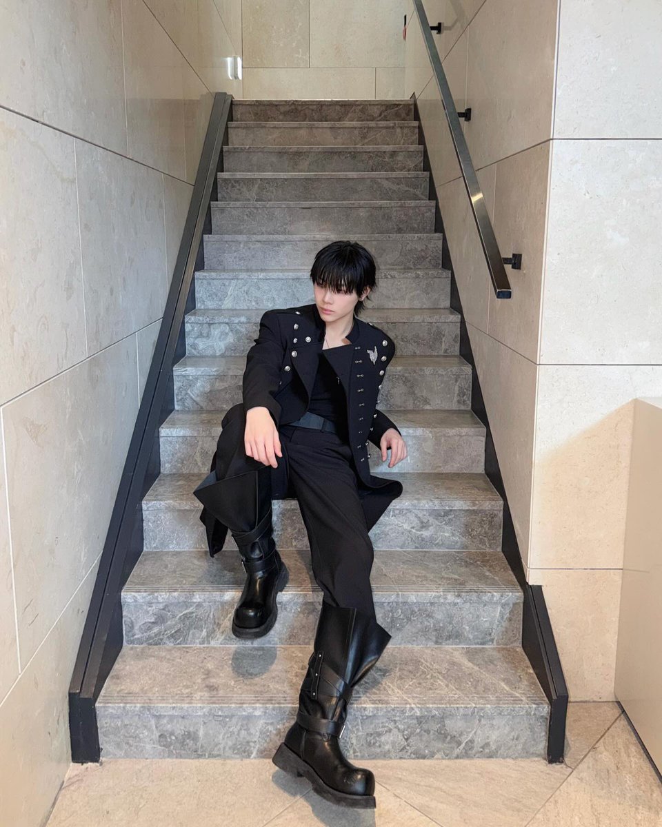 니드 tweet media