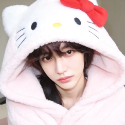 꼭찌뽀(상태:원빈이가벗음) tweet media