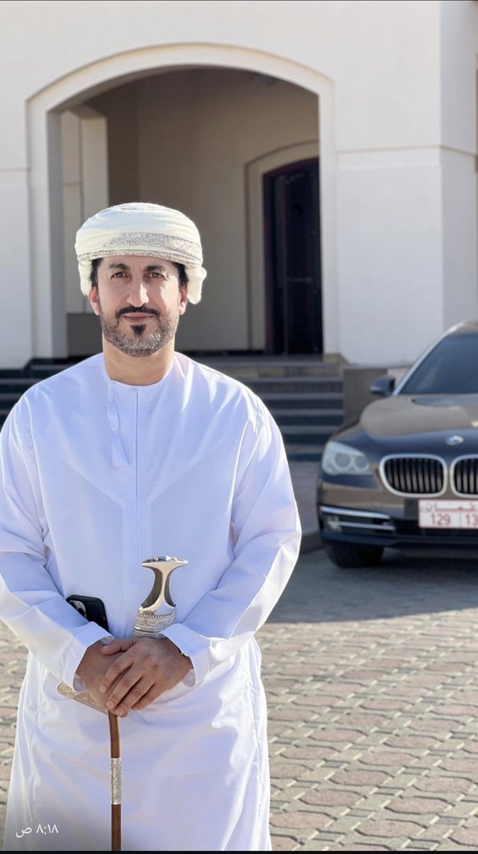 sAl4U9YJLYXdjcD's tweet photo. إن المشاركة المجتمعية الصادقة تمثل حجر الأساس في بناء الأوطان، وهي مسؤولية لا تقتصر على منصب أو صفة، بل تمتد لتشمل كل من يحمل في قلبه همّ الوطن والمواطن. فسواء كان وزيرًا، أو وكيل وزارة، أو مديرًا عامًا، أو عضوًا في مجلس الشورى، أو مجلس الدولة، أو المجالس البلدية، فإن المعيار الحقيقي يكمن في مدى قربه من الناس، وحرصه على ملامسة احتياجاتهم، والسعي الجاد لإيجاد حلول للتحديات التي تواجههم، خاصة في ظل الظروف الصعبة والأزمات التي قد تمر بها المجتمعات.
وفي هذا السياق، تبرز أسماء تركت بصمة واضحة في ميادين الخدمة المجتمعية، ومن بين هؤلاء يأتي فهد بن سعيد الغيثي، عضو المجلس البلدي بمحافظة البريمي، ممثلًا لولاية البريمي مع زملائه. فقد عُرف عنه حضوره الدائم وتفاعله المستمر مع أبناء ولايته، واستعداده لمناقشة مختلف القضايا التي تُطرح عليه بروح مسؤولة واهتمام صادق.
كما يتميز بمشاركته المجتمعية الفاعلة في مختلف المناسبات، أفراحًا وأتراحًا، ومتابعته لأحوال الناس، وحرصه على الوقوف إلى جانبهم متى ما احتاجوا إليه، وهو ما يعكس روح الانتماء والإخلاص في خدمة المجتمع.
إن مثل هذه النماذج تستحق الإشادة والدعم، لما تقدمه من صورة مشرّفة للعمل البلدي القائم على القرب من المواطن، والعمل من أجل رفعة الوطن وخدمة أبنائه.