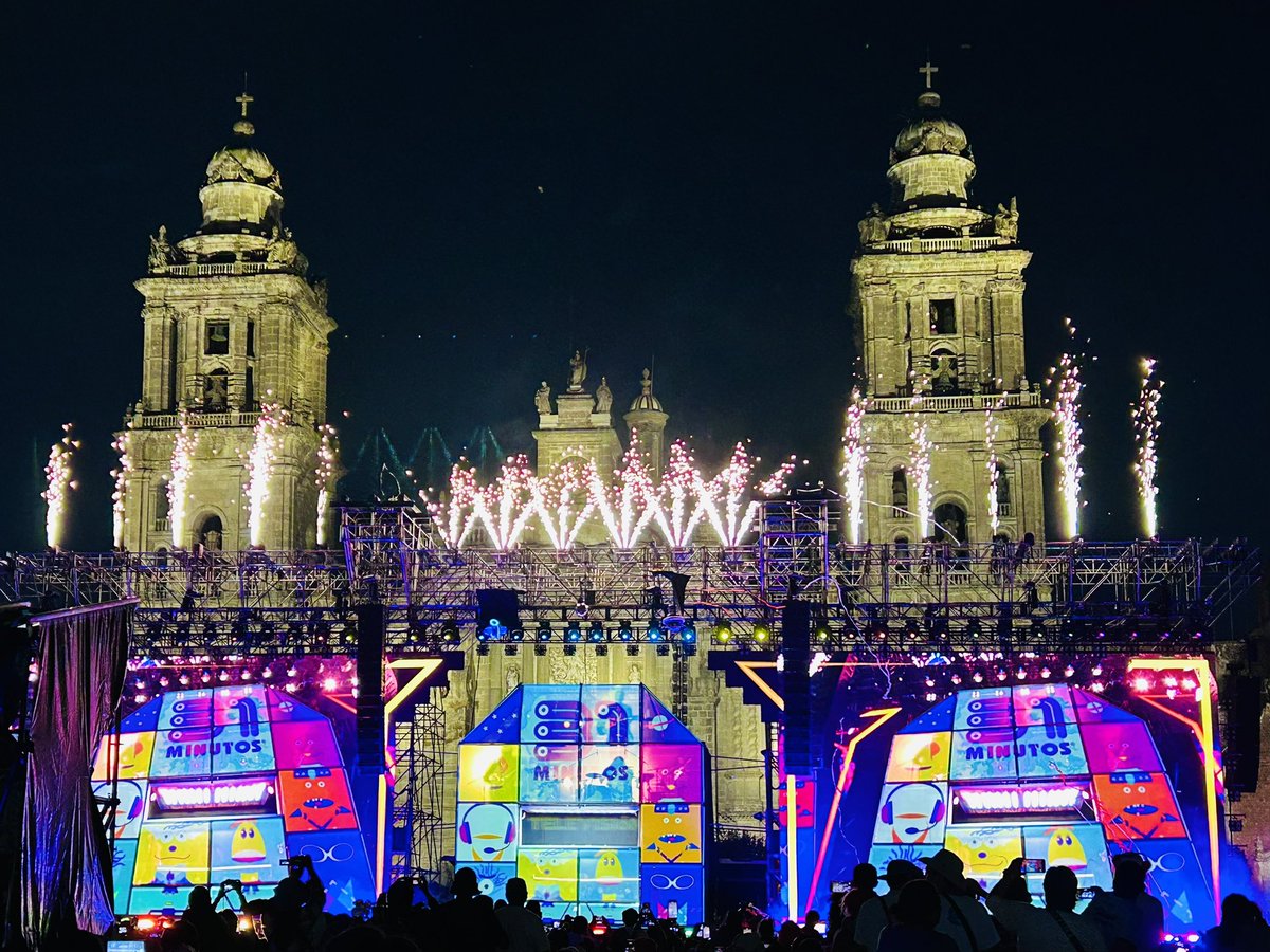CulturaCiudadMx's tweet image. ¡Bailamos sin César y cantamos hasta quedar sin voz! 🎶🎙️

Ver a Tulio, Bodoque y a toda la banda en el corazón de nuestra ciudad fue una verdadera nota verde. Un pedacito de nuestra historia se queda hoy en el #Zócalo 

Gracias a las miles de personas que vinieron hoy a