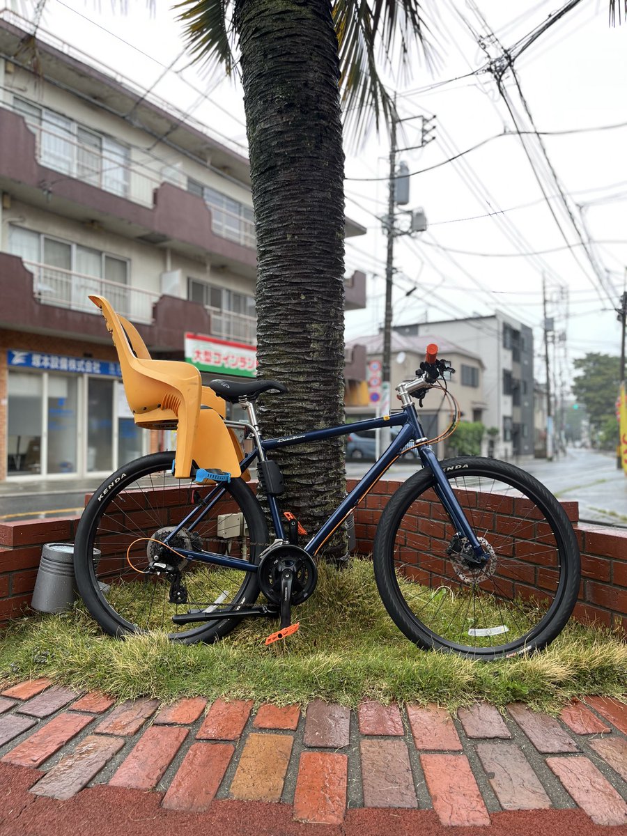 astbikes's tweet image. お子様が大きくなって来たので、バイクを5年振りにメンテナンスからのカスタム&amp;amp;センタースタンドに変更しました。取り付け時にワイヤーの加工も行いカラーコーディネートもバッチリ👍
＠マウンテンバイク
#astbikes
#astforest
#練馬板橋
#和光市秩父市
#マウンテンバイクショップ