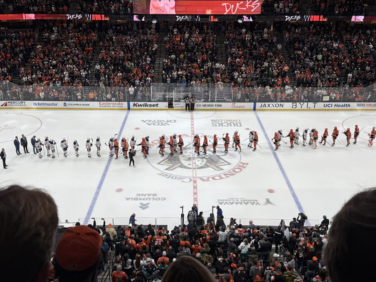 DucksNPucks's tweet photo. .@AnaheimDucks 🤝🏼 Oilers https://t.co/TSbn5Uo5yH