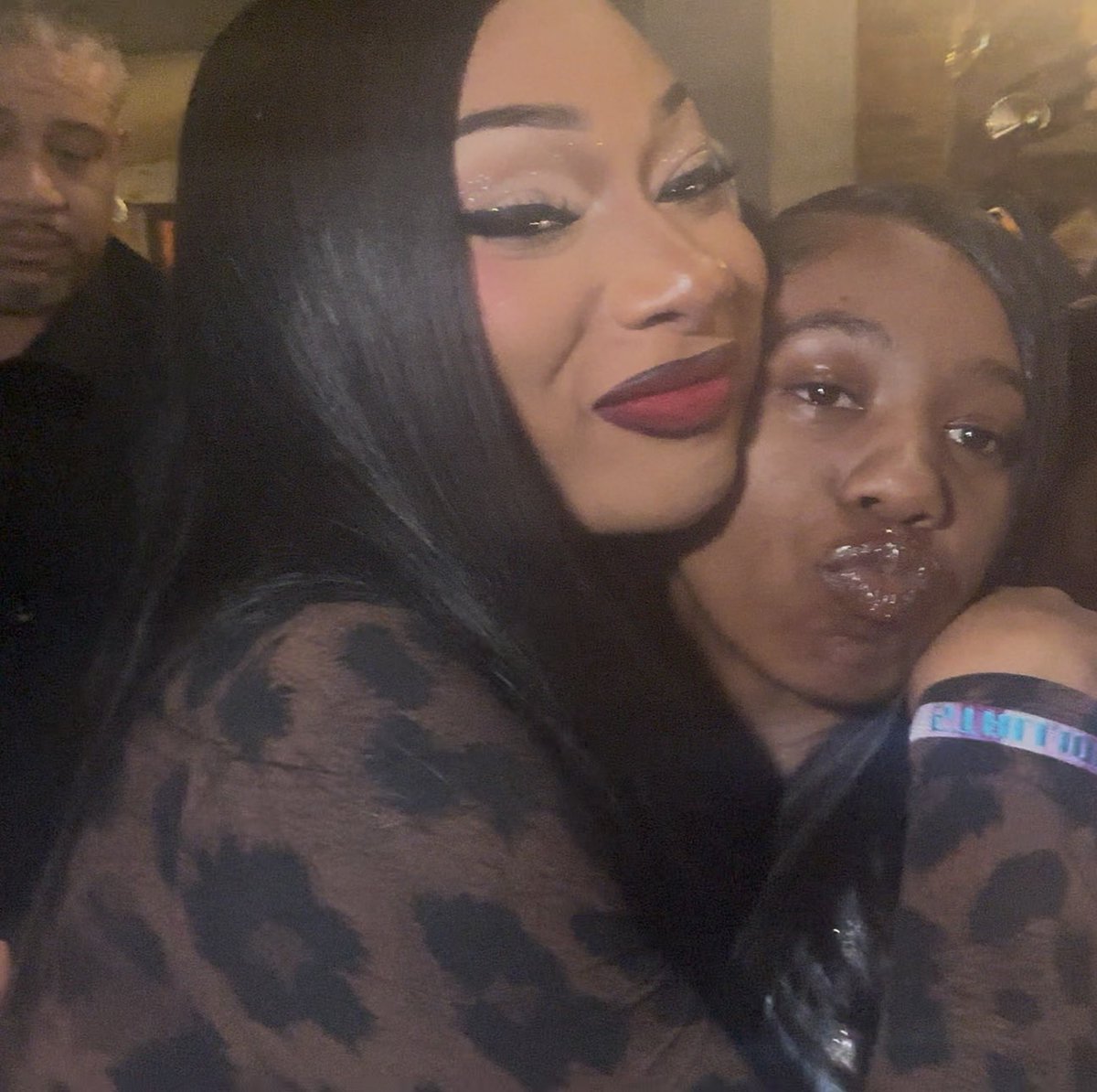 lil sis 🦋 tweet media