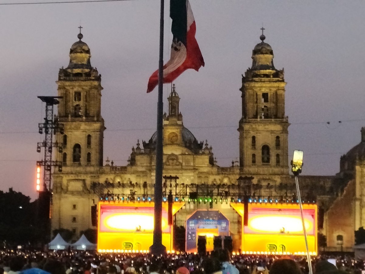 zorrobuenaonda's tweet image. Me encantó despertar recuerdos de mi infancia con #31minutos en el Zócalo; desafortunadamente el audio era mu malo, en en espectáculo donde un sonido nítido era primordial  

#zocalo #cdmx #conciertos