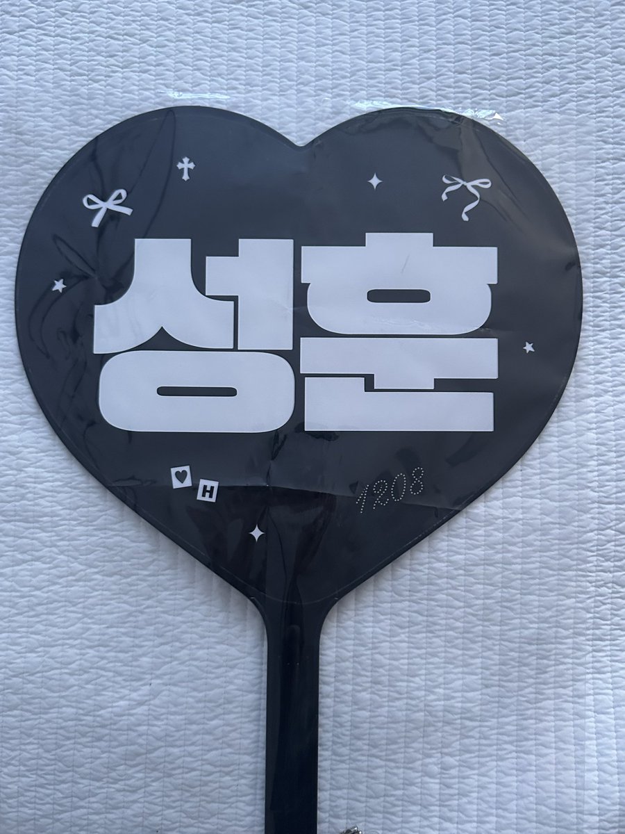 ve5orx's tweet photo. 엔하이픈 성훈 우치와 팝니다

블러드사가 5/3일 막콘 직거래 가능
18000원 입니다 https://t.co/EpWnfjbvLd