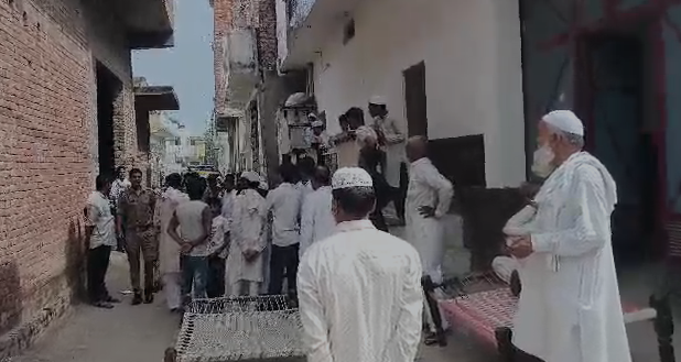 UnitedBharatUP's tweet image. देहरादून मुठभेड़ में शामली के अकरम के मारे जाने पर उठा विवाद, परिजनों ने पुलिस एनकाउंटर को बताया फर्जी। जमीन विवाद से जुड़े इस मामले में परिवार ने साजिश का आरोप लगाते हुए की उच्च स्तरीय जांच की मांग।#Shamli #DehradunEncounter #ShamliNews #PoliceInvestigation #UPEntcounter #News