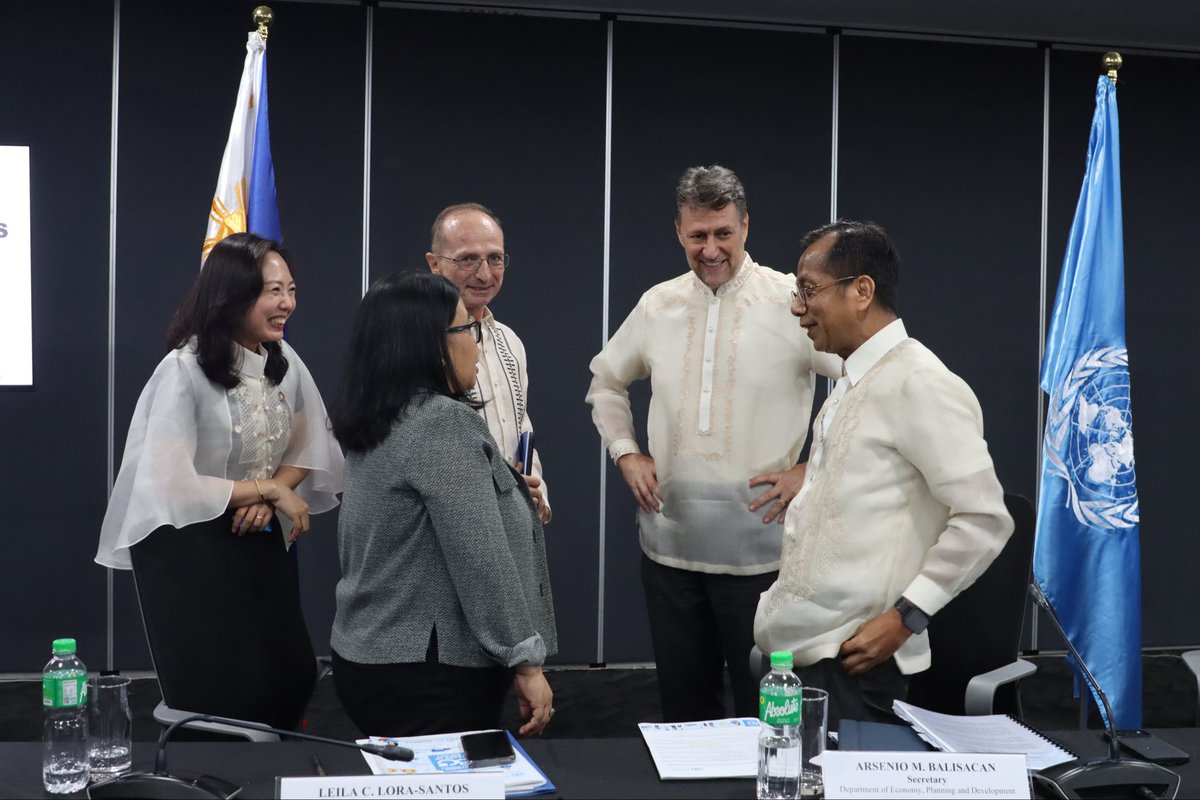 UNPhilippines's tweet photo. 🇵🇭🤝🇺🇳 Partners in delivering results: The @UN @DFAPHL and @DEPDevgovph  reviews 2025 results &amp; sets 2026 priorities 

Highlights:
🏥 Maternal health &amp; immunization gains
🕊️ Peacebuilding in BARMM
⚡ Energy transition progress https://t.co/BQOulSPUSj