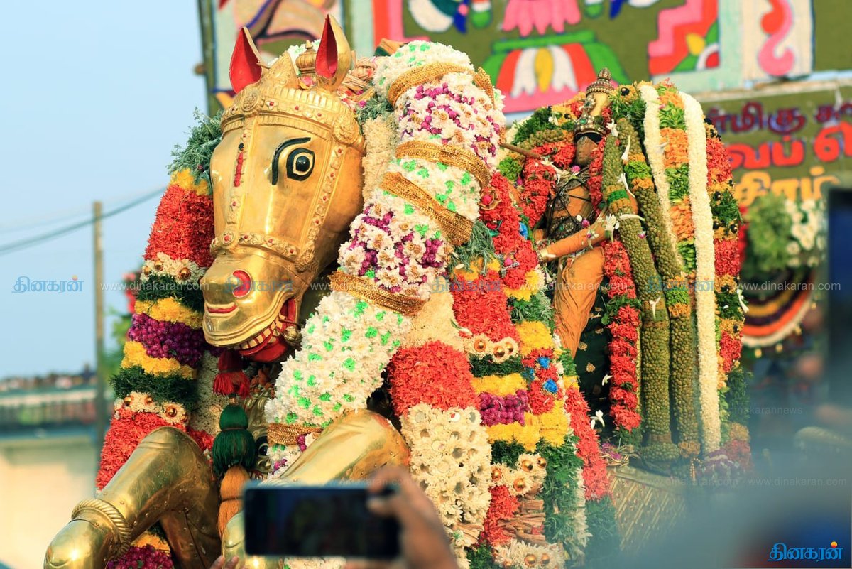 DinakaranNews's tweet photo. கோவிந்தா... கோவிந்தா... கோஷம் விண்ணதிர.. பச்சை பட்டு உடுத்தி வைகை ஆற்றில் இறங்கினார் கள்ளழகர்  #Kallazhagar #Madurai | #Alagar | #ChitraiFestival | #dinakarannews  https://t.co/cgiftphzgl https://t.co/idh6nFwtew