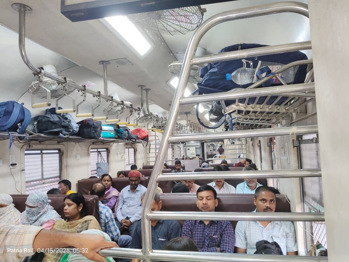 एक ओर जहां  गाड़ी संख्या पटना आसनसोल मेमू स्पेशल 03202/01 के नियमतीकरण की मांग की जा रही थी वहीं इसका परिचालन बंद कर दिया गया। जिससे दैनिक यात्रियों में घोर निराशा का माहौल।
पूर्व मध्य रेलवे के महाप्रबंधक महोदय <a href="/GM_ECRly/">GM/ECR</a> एवं <a href="/ECRlyHJP/">East Central Railway</a> <a href="/chg_hjp/">COM ECR</a> <a href="/CCMECR/">CCMPS ECR</a> एवं <a href="/drmdnr/">DRM Danapur</a> <a href="/srdcmdnr/">srdcmdnr&gmail.com</a> से