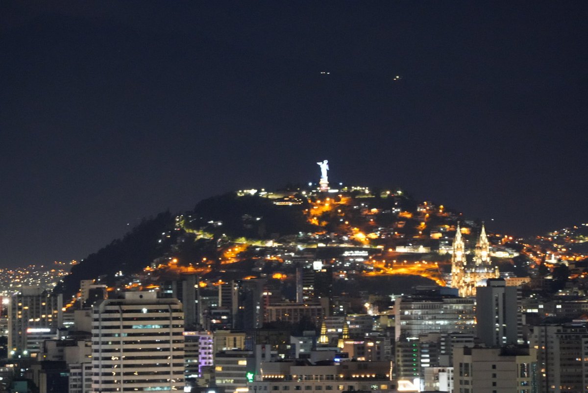 Gerciclar's tweet photo. Quito de noche https://t.co/oMblQJPjsG