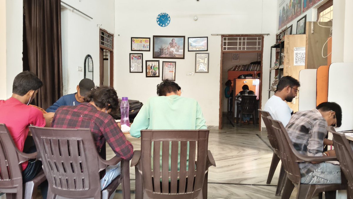 sewajhs's tweet image. सेवा निःशुल्क पुस्तकालय बड़ागांव .

#sewa #freelibrary #reading #socialwork #jhansi