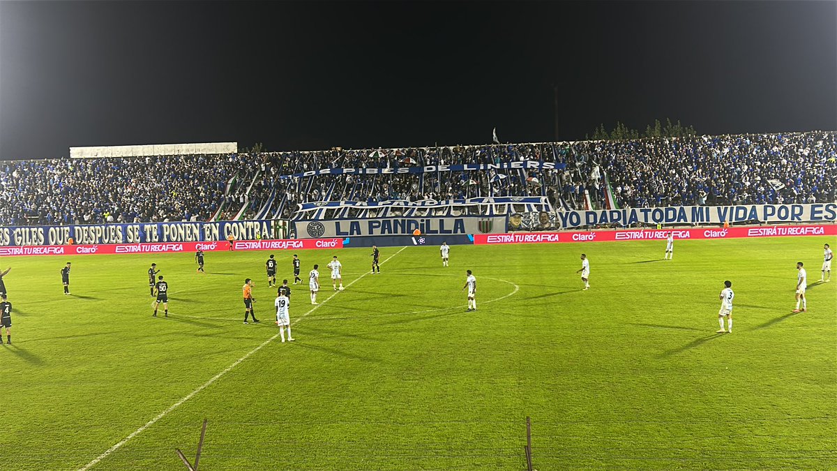inesgalarstar's tweet photo. Soy de la banda loca de Villa Luro… Adonde juegue #vélez yo voy seguro!!! Y dale Veee!!! https://t.co/hu0Eny6rsF