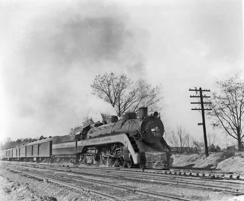 BeytienJoshua's tweet image. Credit: Hugh M. Comer

#1940s #vintage #blackandwhitephotography #Alabama #Steam #TRAIN #trains