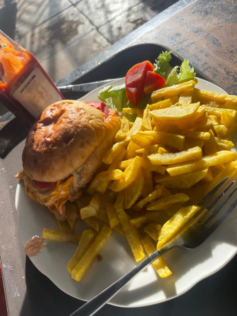 AmaniKitchen's tweet photo. Something BIG has landed today🍔🔥Not your usual meal…Something worth waiting for 🤗 Good food. Better mood. 🍔🔥

2 Burgers + Fries + a Drink. All at 35,000 UGX, because one bite is never enough.

📞 0781454039 | 0793682444 |🚚 Delivery available #FridayBurgerOffers https://t.co/aDxxAx2kPK