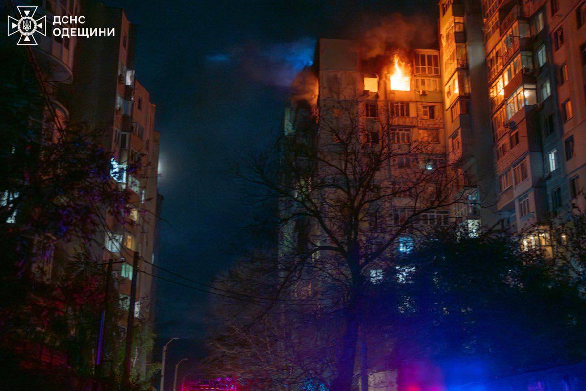 UkraineWorldEsp's tweet image. ❗️La noche del 30 de abril al 1 de mayo 2026, las tropas rusas han lanzado un ataque contra #Ucrania con 210 drones de tipo #Shahed (cerca de 140), “Herber”, “Italmas” y de otros tipos.

La defensa antiaérea 🇺🇦 ha derribado o suprimido 190 drones (90,5% del total del total de los