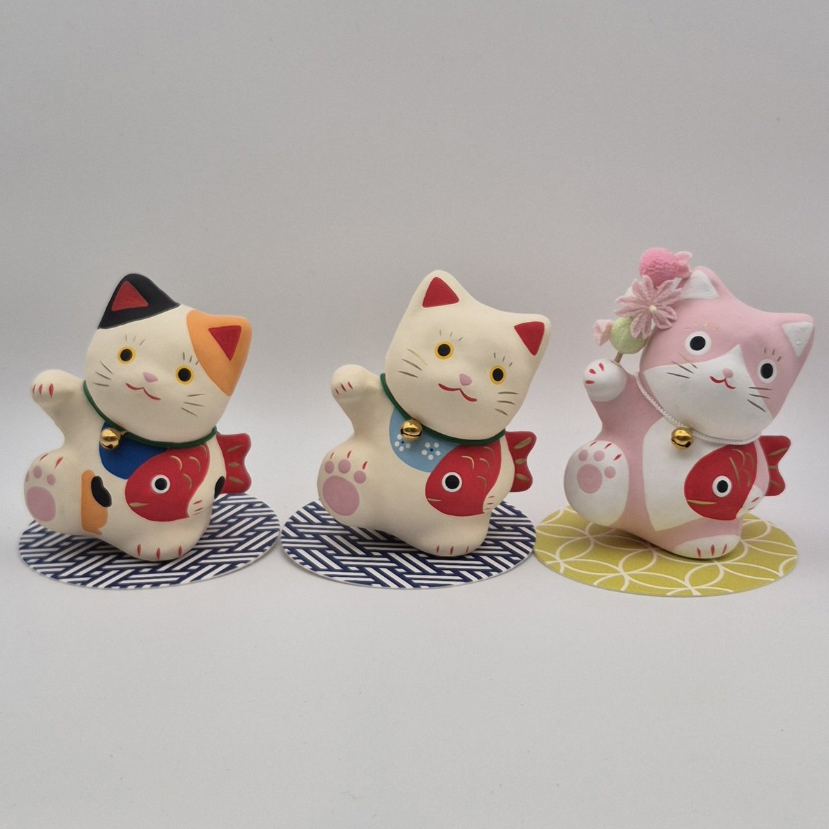 かわいく福を招く「鯛持ちまねき」🐱🎉 各2750円(税込) #招き猫