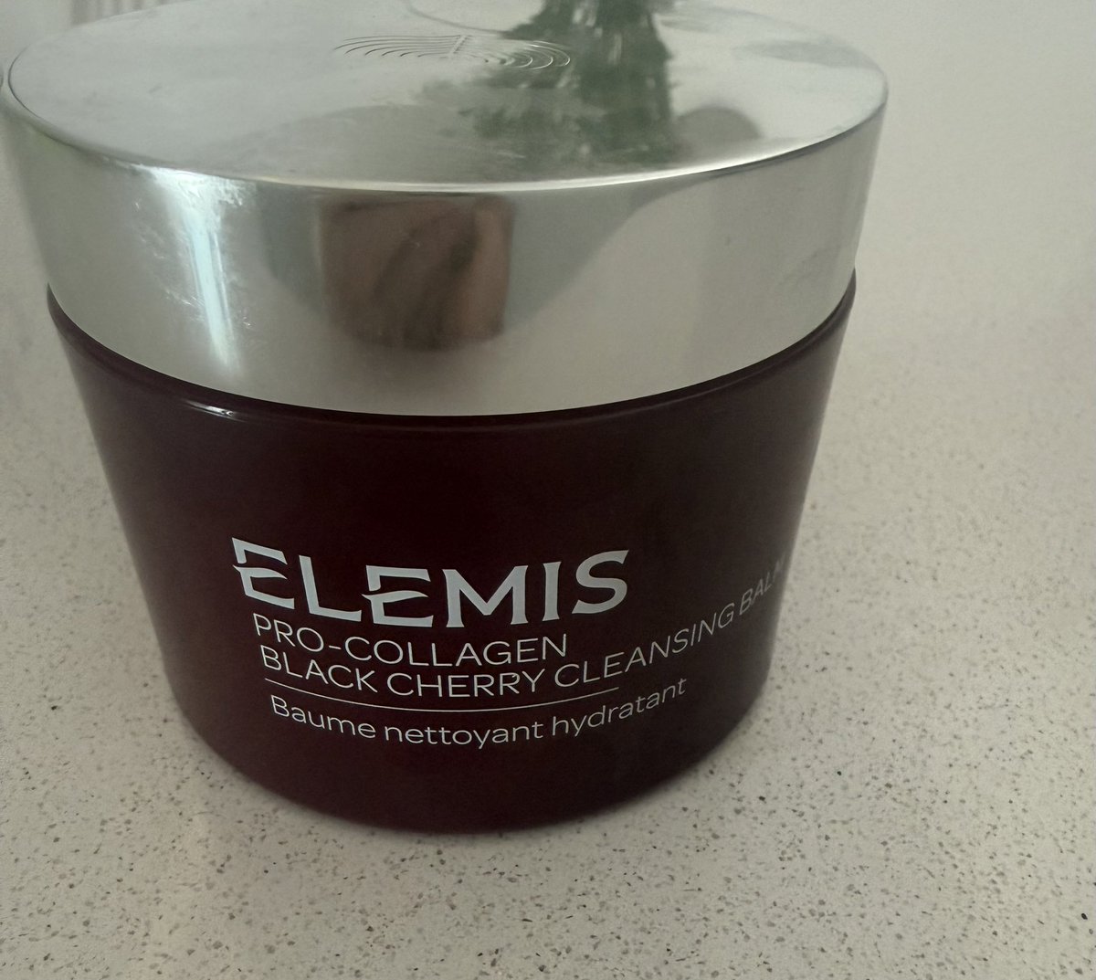suey307's tweet image. I often get comments about my skin 👍&amp;amp; anyone who knows me can vouch I love beauty products, yes #addicted. This is just absolutely divine, it just melts on your skin,  it also smells lovely #Elemis my favourite brand 🩷