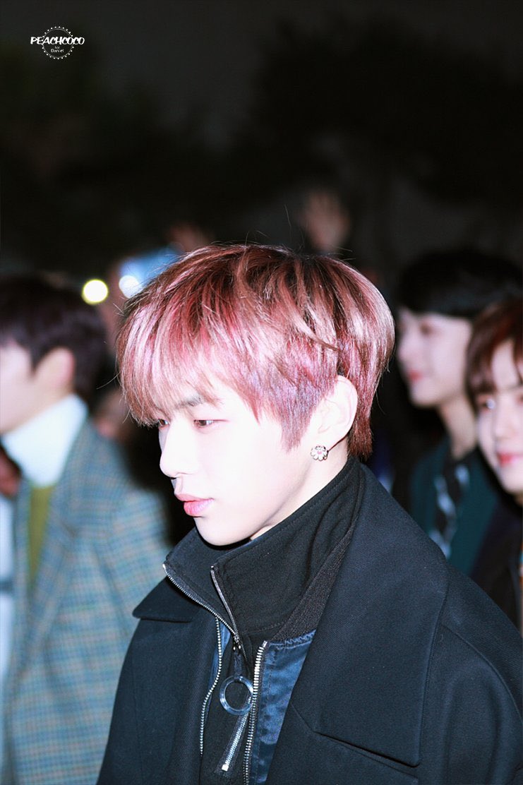 WithKDN_TH's tweet image. D-465

차갑게 보이는데
왜 이렇게 설레게 만드는 걸까…

#강다니엘 #KANGDANIEL #คังแดเนียล @kd_officialx

(2018.12.07)