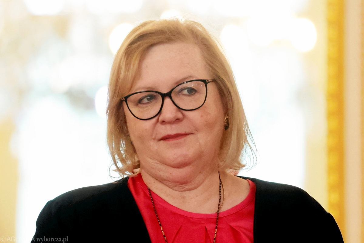 Alicja1263's tweet image. Neosędzia Manowska, przewodnicząca Trybunału Stanu, uznała własne zażalenie na zasądzoną jej karę porządkową za wniesione w terminie i zarządziła termin losowania składu, który je rozpozna.🤦‍♀️ 
To naruszenie standardów bezstronności organu procesowego oraz zakazu łączenia ról