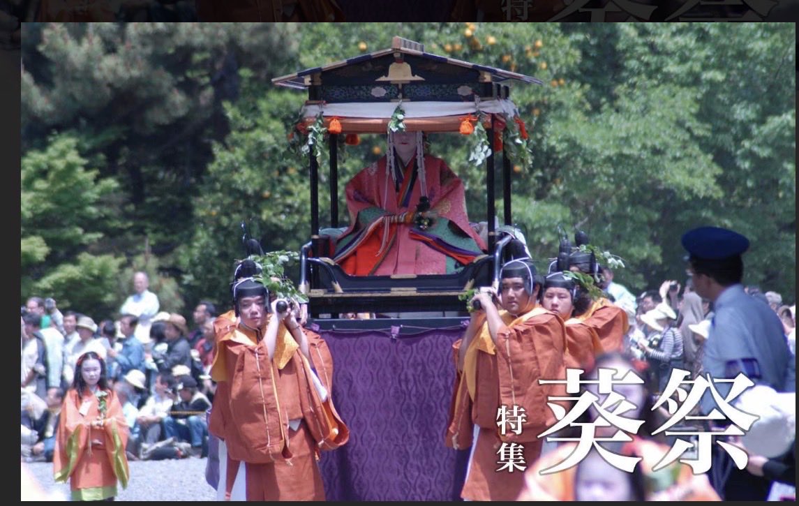 tarosuke_quest's tweet photo. 【５月の思い出】
五月の連休、街は活気に満ち溢れますが、そんな時期にはいきたくないですが、ふと足を運びたくなるのが京都

昔から家族で訪れてきた京都
寺社仏閣を巡る中で感じるのは、単なる観光以上の「厳かさ」かなぁ
境内に一歩足を踏み入れた瞬間に感じる、凛とした静謐な空気。それは大人になるにつれ感じます🤭

特にこの時期、一度は拝見したいと願っているのが「葵祭」、平安貴族の装束を纏った行列が新緑の中を進む姿は、混雑を差し引いても余りある雅な光景なんだろうな〜