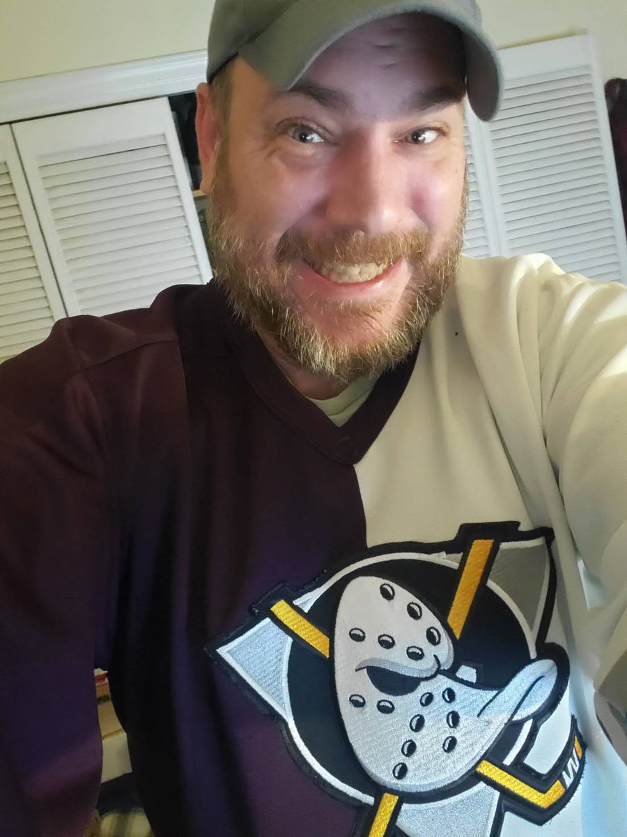 DJV429's tweet photo. @thegoldenmuzzy @andystrickland Man I still have this beauty CCM Jersey mom bought me in 93! https://t.co/sEcyg8Cu6D