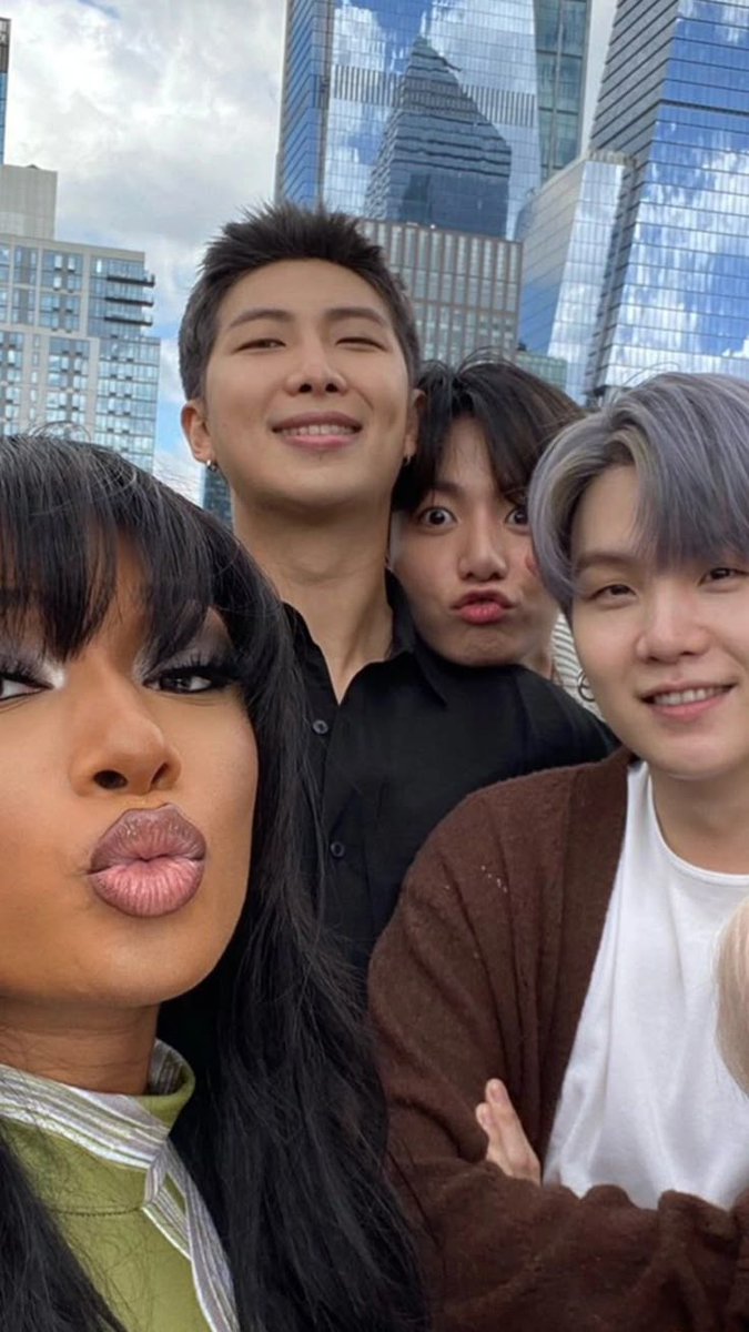 Female Hiphop stars tweet media
