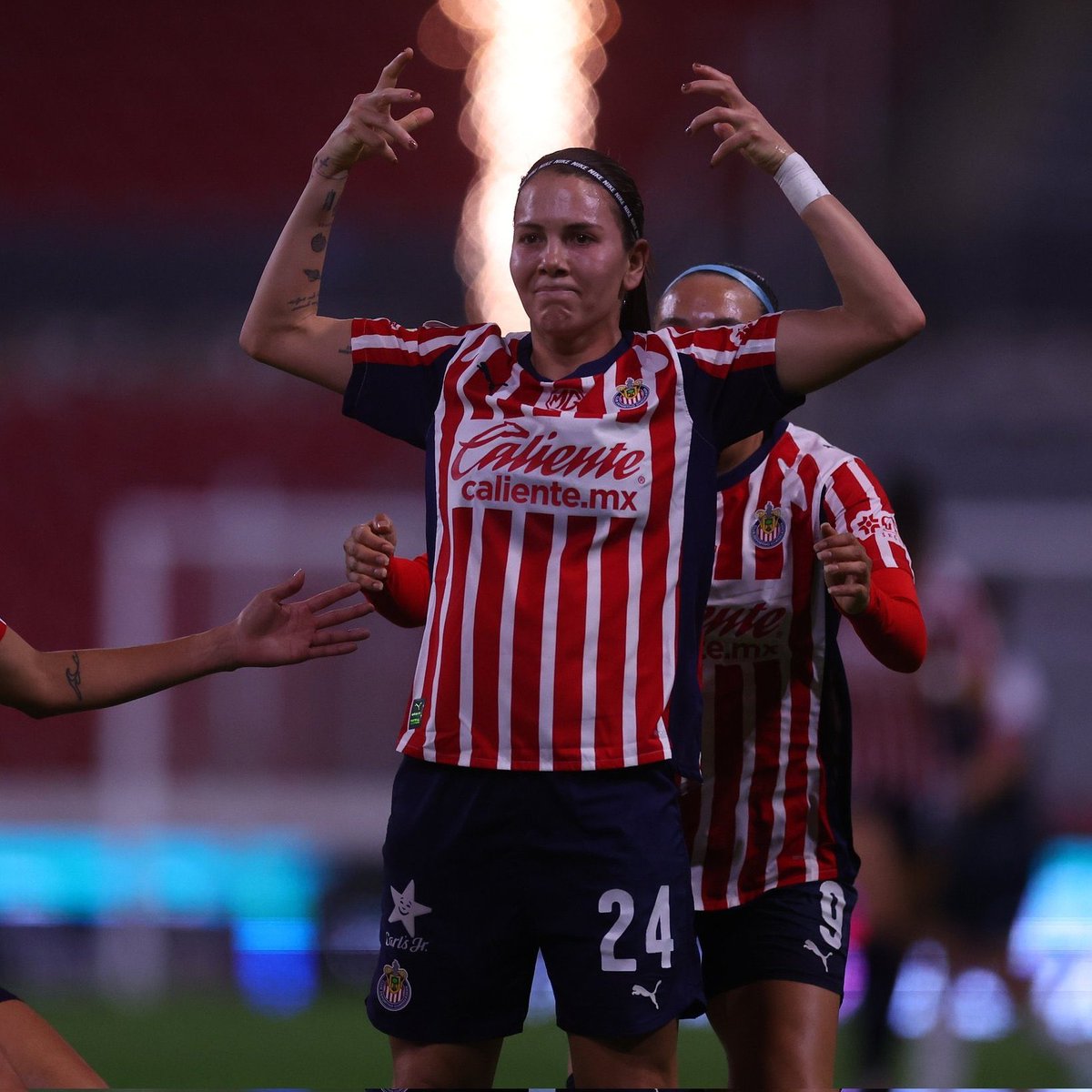 Recuerdo el primer partido de Chivas Femenil que vi, justo fue ese Licha anotó doblete y besó el escudo desde la primera vez. No se imaginaba todo lo que se venía. Eres grande Alicia Cervantes Herrera, que honor vivir en tu época. ⚽️🔴⚪️