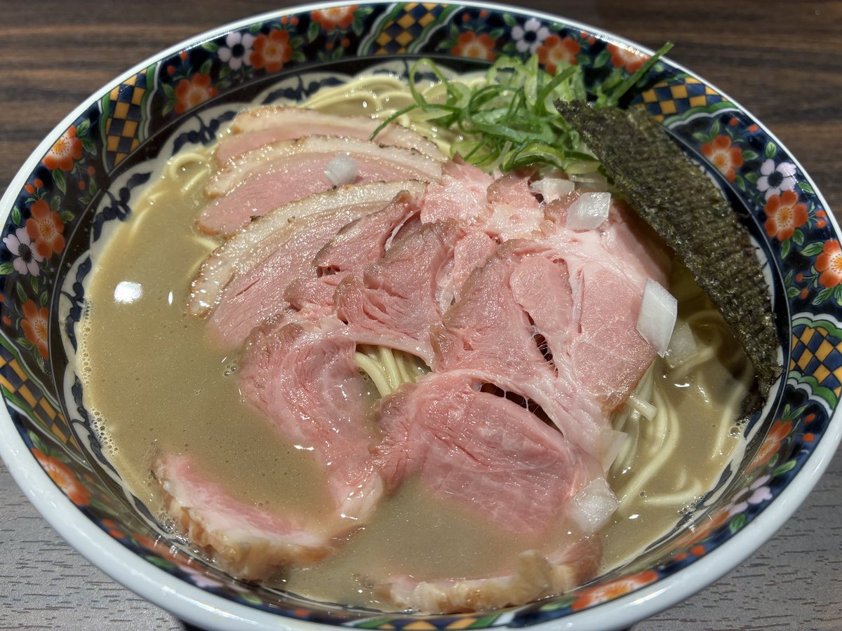tsakurai1215's tweet image. 神田煮干中華蕎麦まいまい : 
千代田区内神田
チャーシュー濃厚そば : 1,350円

話題の"まいまいさん"に行ってみた🍜
やっぱり煮干し大好き💕
とってもオススメ🥹🥹🥹
#ラーメン #ramen #tokyo #煮干し