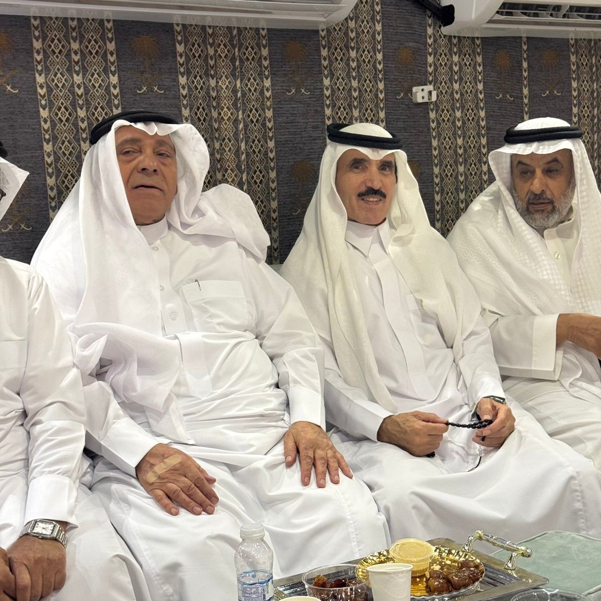خلف الصقير tweet media