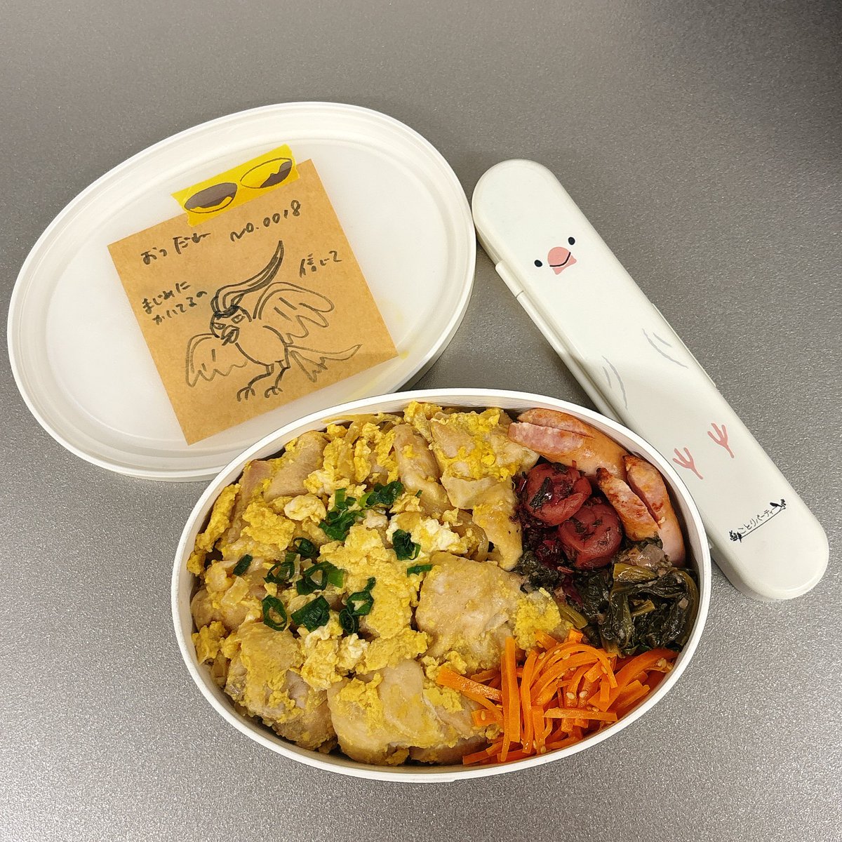 全部美味しかった！！！！！！
今週の最後は親子丼弁当、同じおかずは2週間に1回という彼女ルールがあるのだけどマジでこれ毎週3食くらい食べたいんだよね