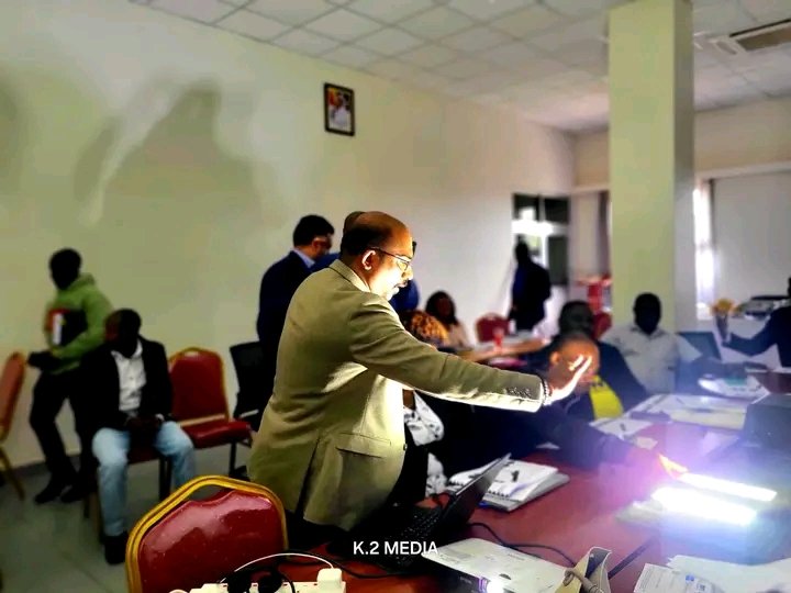 Born2win2020's tweet image. Brightening Kampala!  Lord Mayor @BNsubuga &amp;amp; @KCCAUG engineers are rolling out solar lighting to informal settlements across the city.
​Building on successful pilots in Katwe &amp;amp; Makindye, this Philips-backed initiative aims to boost security and trade. #SmartCity  #GoldenPosts