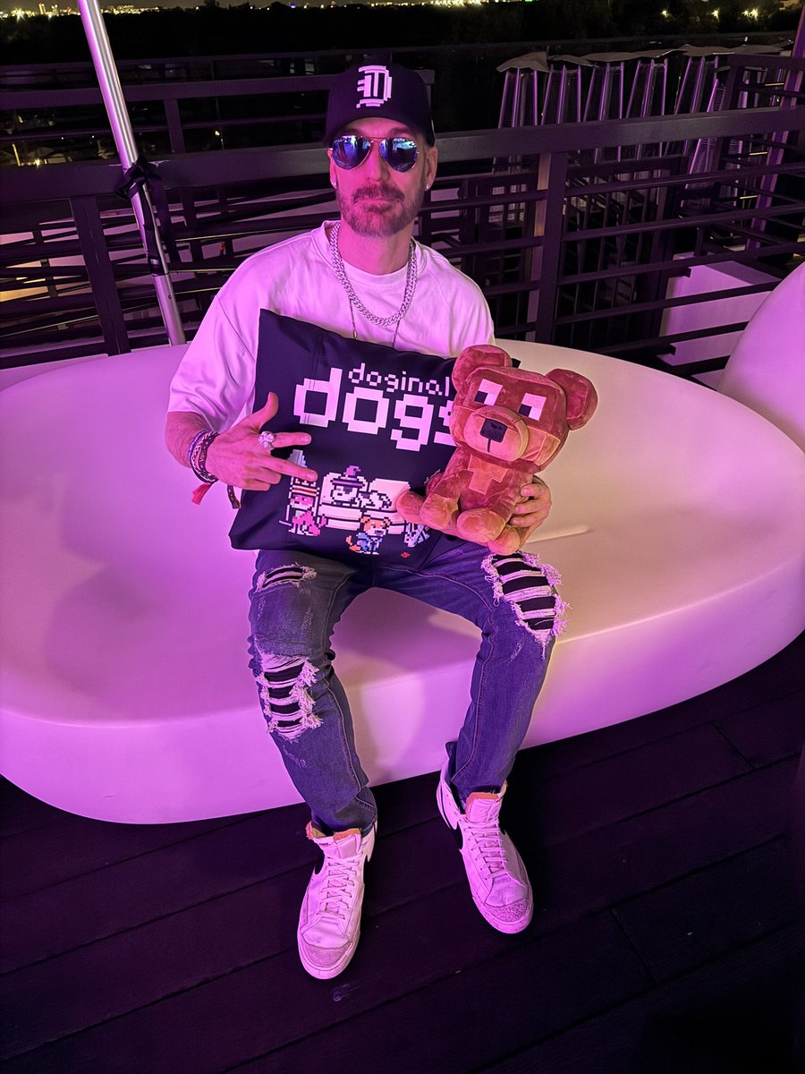DJAlevy8's tweet photo. #FlipItBackFridays 🐶
Happy Friday pack!
Rooftop nights with DJ Gary -
Doginal Dogs pillow in hand, soaking up the city glow.
This is what the DDVIP in Miami era felt like…
living it.
Drop a 🐶 or your favorite night memory 👇
More every Friday!
#DJGary #DoginalDogs #iNFiN8