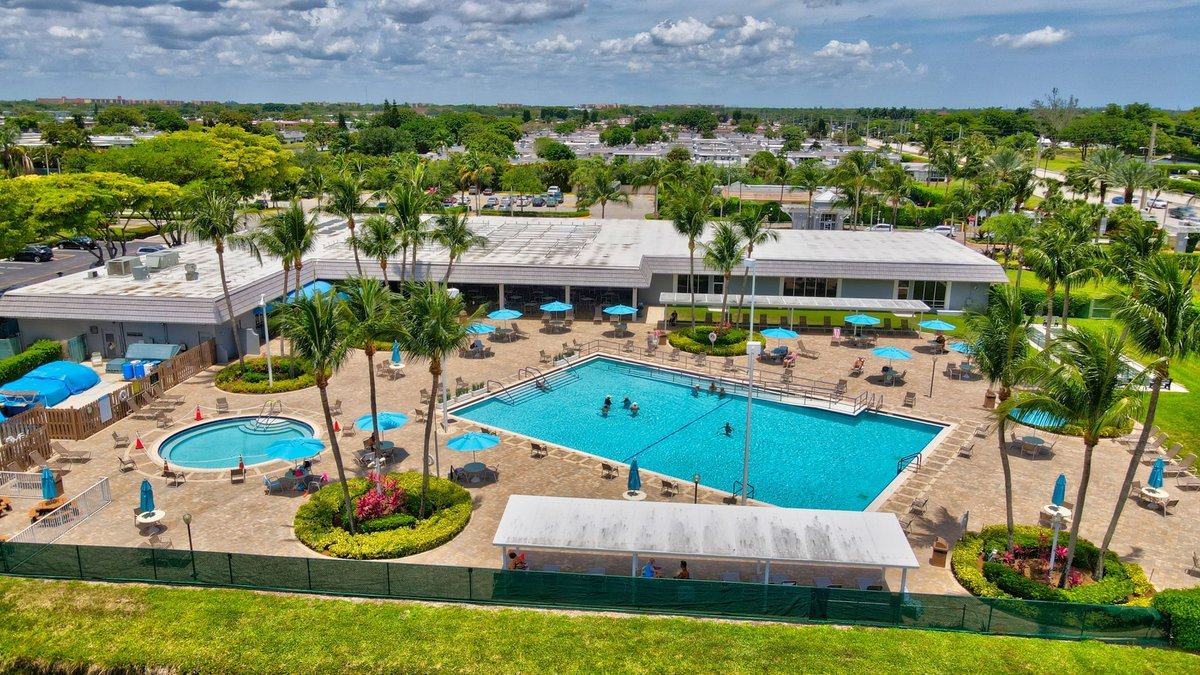 RolandaZephirin's tweet image. NEW to The Market for LEASE!✨ Charming First-Floor Condo Retreat in Kings Point | 2 BR / 2 BA | 55+ Community! Home details linked🖇️ 
sef.mlsmatrix.com/matrix/shared/…
.
.
.
#DelrayBeach #Condo #KingsPoint #realestate