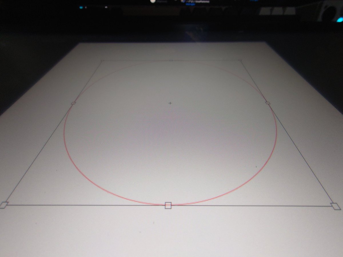 Nightsound_'s tweet photo. 湾曲収差を無視したフラットなパースの場合は円は歪まない円として振る舞うけれど広角の場合あえてフィッシュアイレンズのように樽型に歪ませたほうが自然に見えてよりダイナミックに感じる。 https://t.co/Zj7UujKMyh