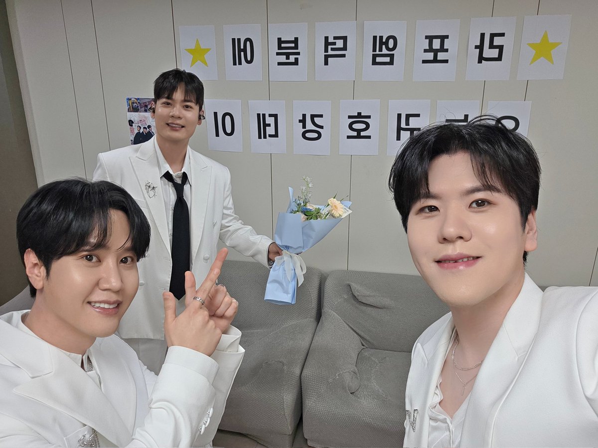 official_lapoem's tweet photo. KBS <제47회 근로자 가요제>

정말 멋있는 실력자분들이 모인 자리에
라포엠도 함께 할 수 있어서 영광이었습니다✨️

뜨거운 열정을 가진 모든 참가자분을 응원합니다🫶🏻

#LAPOEM #라포엠 #근로자가요제
#유채훈 #최성훈 #정민성
#YouChaehoon #ChoiSunghoon #JeongMinseong https://t.co/xRdYATJoch