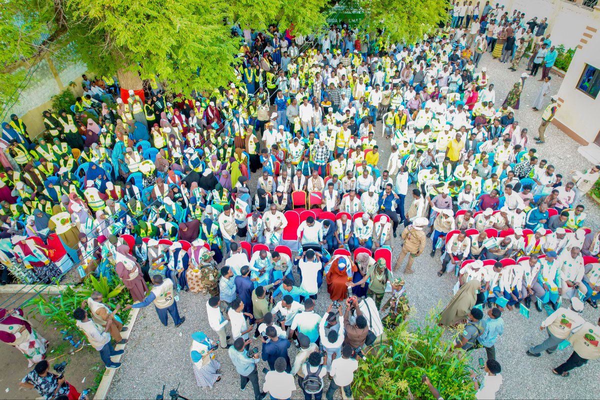 ShariifHSheikh's tweet photo. Laga bilaabo maalinta Sabtida ah ololaheenna doorasho si rasmi ah ayuu u bilowday, waana fursad muhiim ah oo aan ugu istaageyno guul wadajir ah. Waxaa si cad u furmay ololaha Xisbiga Horumar iyo Midnimo Qaran iyadoo diiradda la saarayo mideynta codka shacabka Koonfur Galbeed, https://t.co/VkSCXtdPii