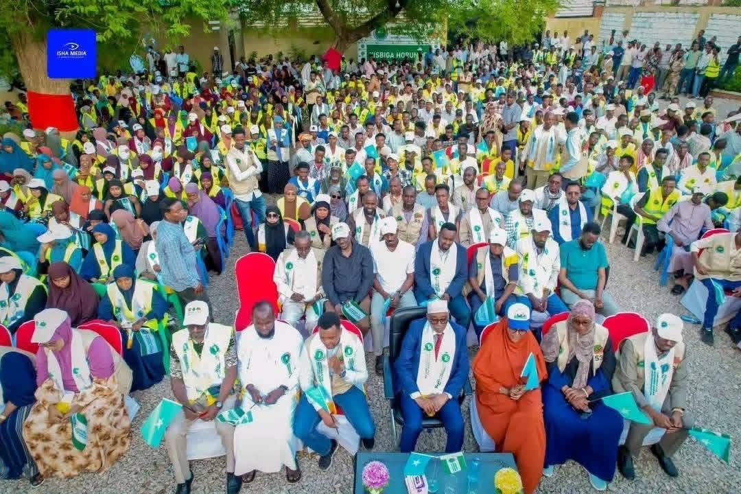 ShariifHSheikh's tweet photo. Laga bilaabo maalinta Sabtida ah ololaheenna doorasho si rasmi ah ayuu u bilowday, waana fursad muhiim ah oo aan ugu istaageyno guul wadajir ah. Waxaa si cad u furmay ololaha Xisbiga Horumar iyo Midnimo Qaran iyadoo diiradda la saarayo mideynta codka shacabka Koonfur Galbeed, https://t.co/VkSCXtdPii