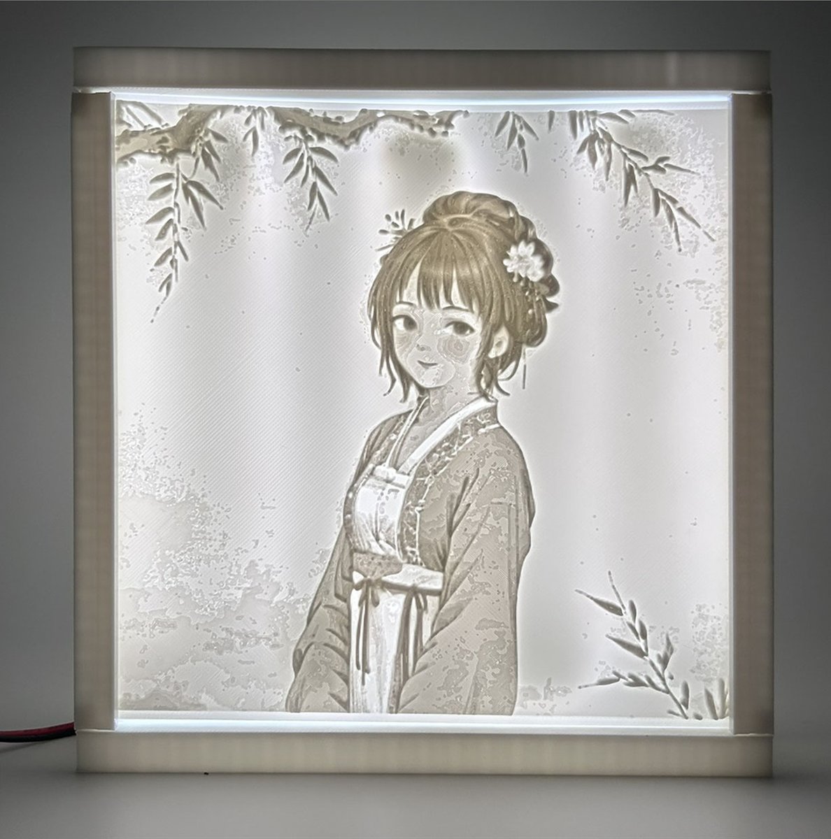 snapreplica's tweet photo. リトフェイン用のLEDライトボックスをFusion360で作ってみました。
いままで3DプリンタへのモデルづくりはBlenderしか使ったことがありませんでしたが、Fusion360はとても直観的で、1日もあればデザインから出力までできました。（ライトボックス自体をとても単純な設計にしたのも、すぐ作れた大きな理由ですが）
 作成したライトボックスにキャラクター系と幾何学系のリトフェインを使って試してみました。 
無償版はいろいろと制限があるみたいですが、簡単な枠や部品を作るのに、Fusion360を軽く触ってみるのもいいかもしれません。
https://t.co/QTfmUYpMpt