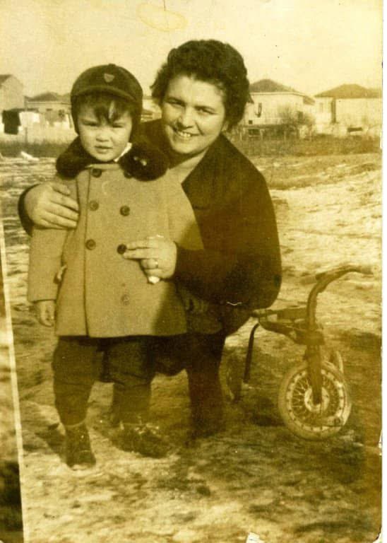 Dedico questo primo maggio a mio padre e mia madre che nella vita hanno solo lavorato e lavorato. Che si sono spezzati la schiena per offrire ai figli più possibilità di quelle che hanno avuto loro. ❤️