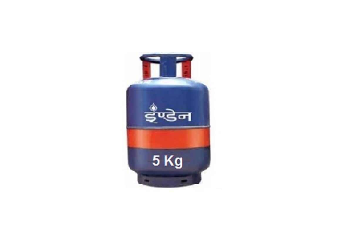 IndiaAllliance's tweet image. 5 Kg का LPG Gas Cylender बाहर रहकर मजदूरी करने वाले गरीब यही छोटू सिलेंडर Use करते हैं। जिसे मोदी ने आज इसके दाम में 261 रुपए की बढ़ोत्तरी की है। अंतर्राष्ट्रीय मजदूर दिवस के दिन मजदूर भाइयों को मोदी ने तोहफा दिया है।

[Rs 993-Rs 261] #LPG