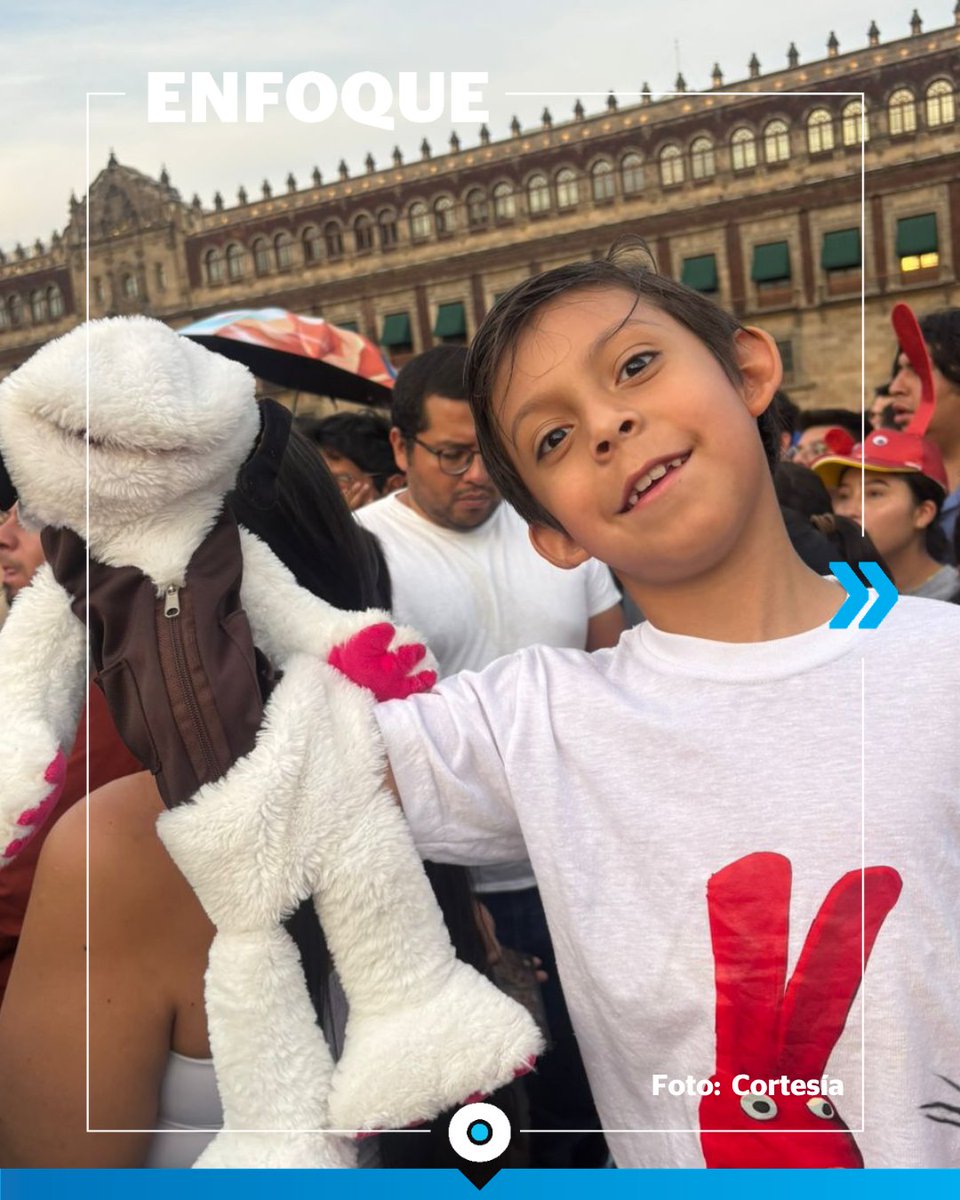 Reporte_Indigo's tweet photo. ¡Todo niño tiene derecho de disfrutar de 31 Minutos! 

Las infancias capitalinas se reunieron en el Zócalo de la Ciudad de México para disfrutar del concierto de la popular agrupación y show televisivo chileno. https://t.co/OiJbu9ofny