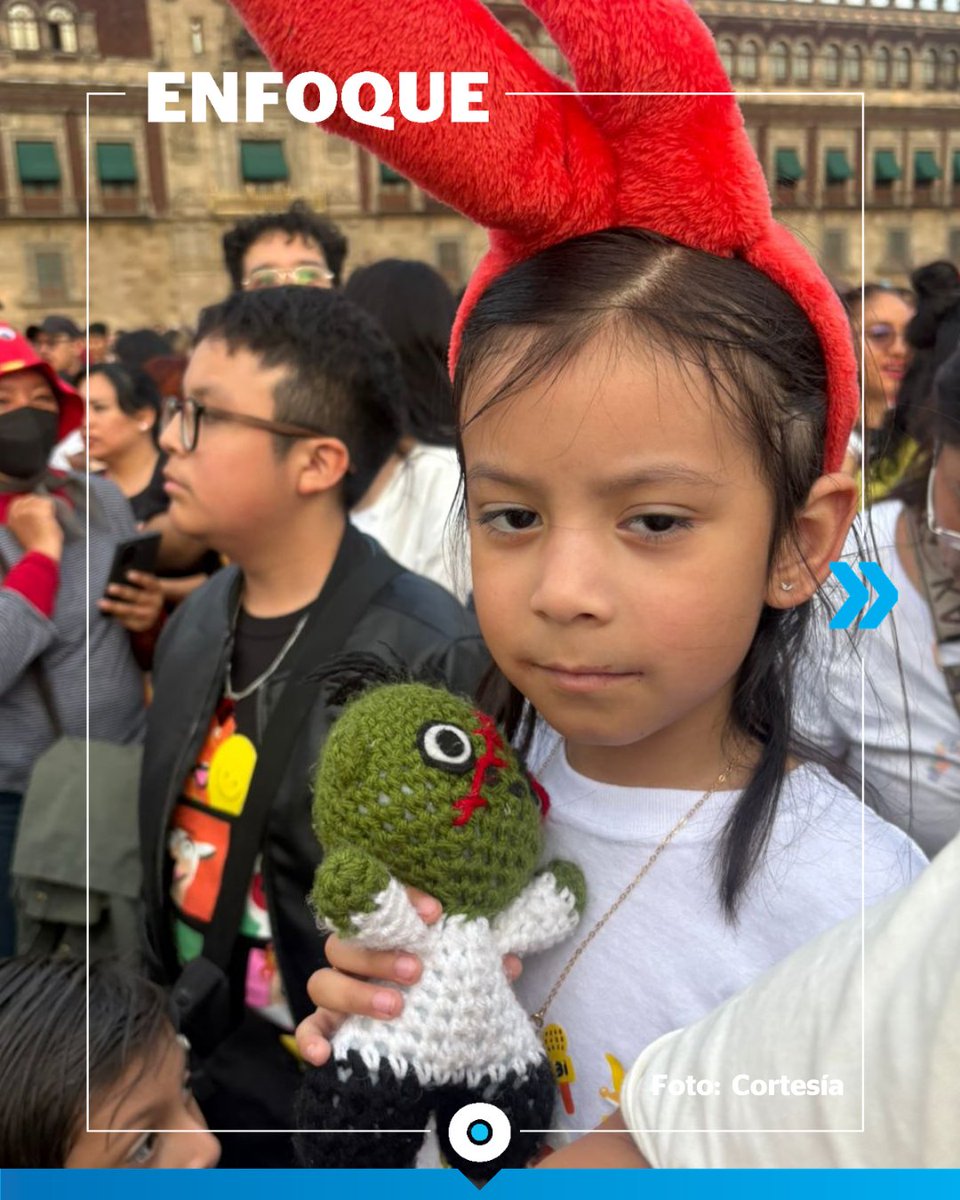 Reporte_Indigo's tweet photo. ¡Todo niño tiene derecho de disfrutar de 31 Minutos! 

Las infancias capitalinas se reunieron en el Zócalo de la Ciudad de México para disfrutar del concierto de la popular agrupación y show televisivo chileno. https://t.co/OiJbu9ofny