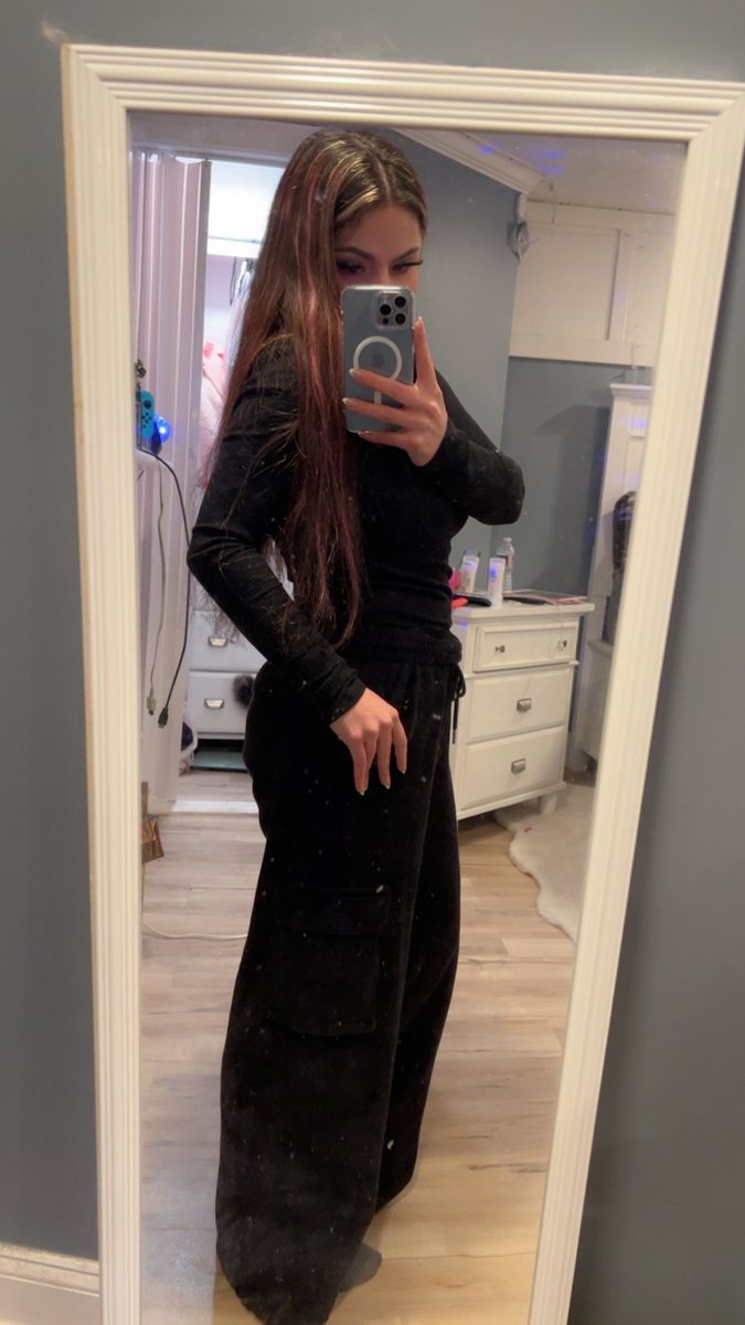 TLoKenzie's tweet photo. your favorite 4’10 gremlin https://t.co/GCmcCCpbw8