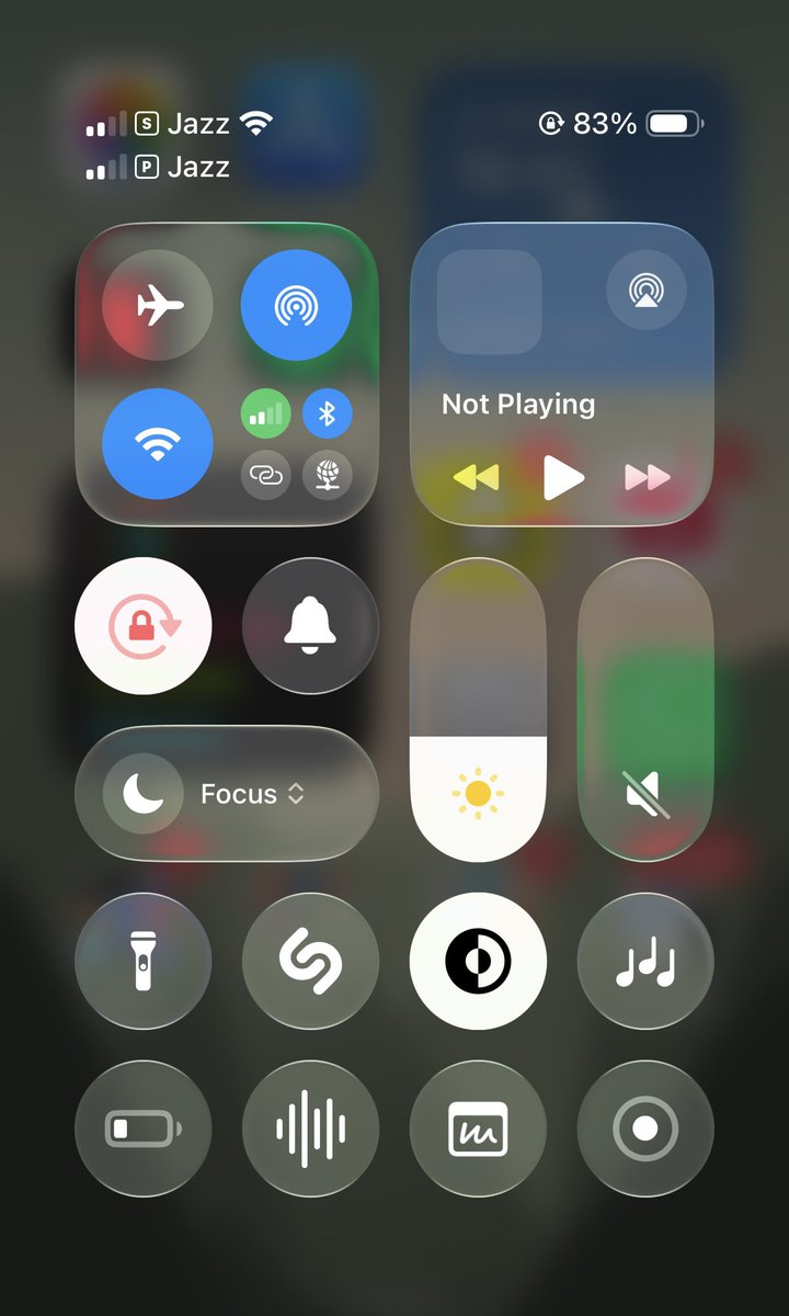 LenaTech48345's tweet photo. macOS’s control center looks SO MUCH better than iOS’s control center. 

It actually does Liquid Glass right. https://t.co/gILJRibs7E