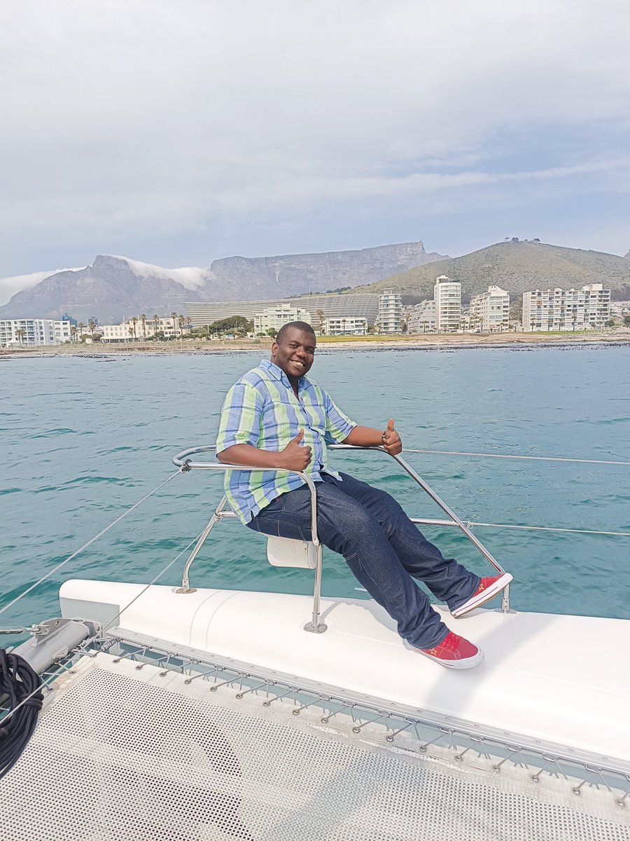 Idahvincent's tweet photo. Table Mountain, Lion's Head, Signal Hill, and DHL Stadium #inoneframe https://t.co/ruaYPYq9xl