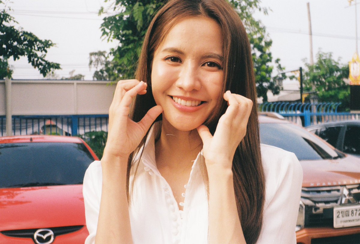 bbamboo_sp's tweet photo. ฟิล์มแพงจริงแต่ก็ยังชอบถ่ายอยู่ดี ตอนถ่ายทั้งตื่นเต้น ทั้งลุ้นว่ารูปจะออกมาเป็นไง พอถ่ายเสร็จแล้วอยากเอาไปล้างเลยเพราะอยากเห็นรูป โทนของกล้องฟิล์มมีเสน่ห์ให้หลงรักเสมอ https://t.co/0aFVOSivgN
