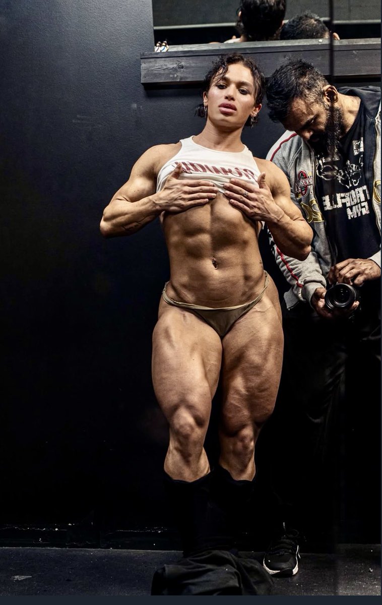 all_about_gym's tweet photo. Sculpting abs like a boss— perfection👌
#MuscleQueen #AbsQueen #MuscleQueenVibes #MuscleMommy #ipl #MommyAbs #MuscleMommyFlex #Dayanışma #Mayıs #EarnedNotGifted #RepsNotFilters #CoreGlowUp #GymQueen https://t.co/Uyd47eF4gL