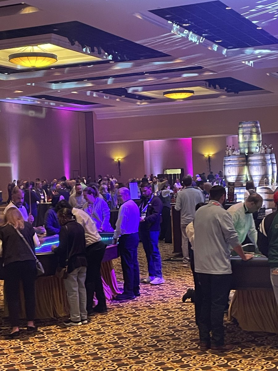 VossSigns's tweet photo. Ending the day/conference with the annual Night of Networking at the @CGAConnect Conference and Expo https://t.co/T43ycWTxtT
