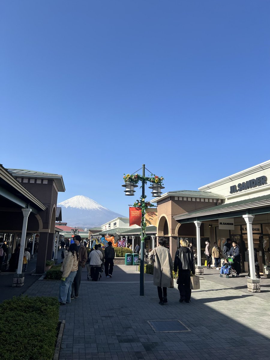 oldnavi98's tweet photo. 応援業務及び御殿場アウトレットパトロール終了
富士河口湖・富士吉田・鳴沢・御殿場の皆さま、大変お世話になりました
いろいろな富士山 https://t.co/VRiHaBJnSO