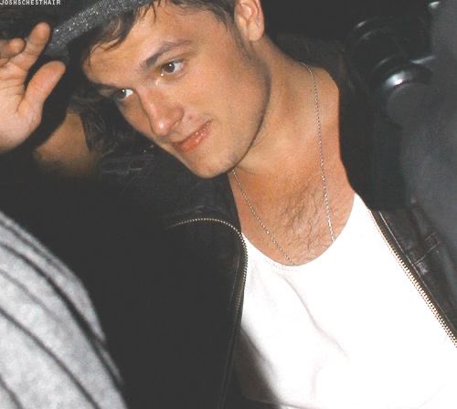 haderfluffyhair's tweet photo. Josh Hutcherson you absolute cutie https://t.co/1Xmeg1tZJd